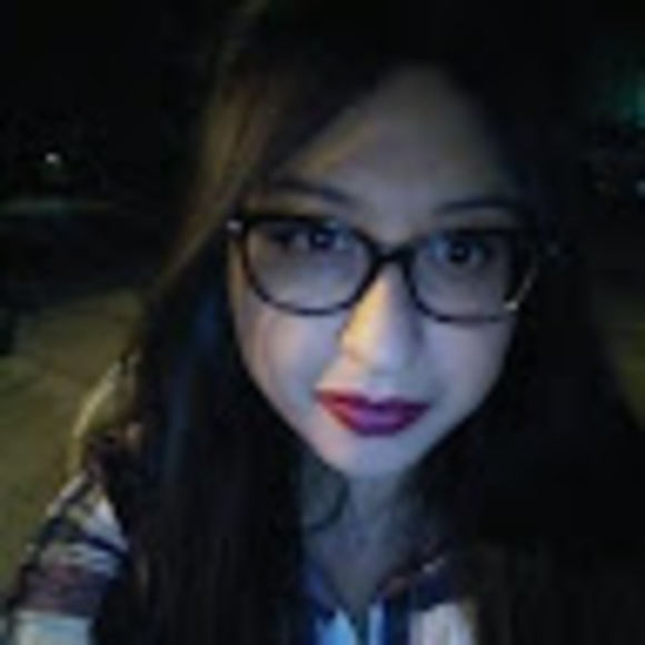 Meet your Posher, Yoli - Picture 1 of 1